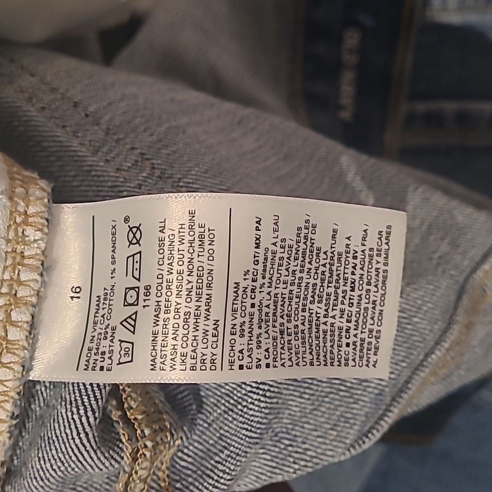 OLD NAVY BARREL LEG JEANS - Picture 5 of 8